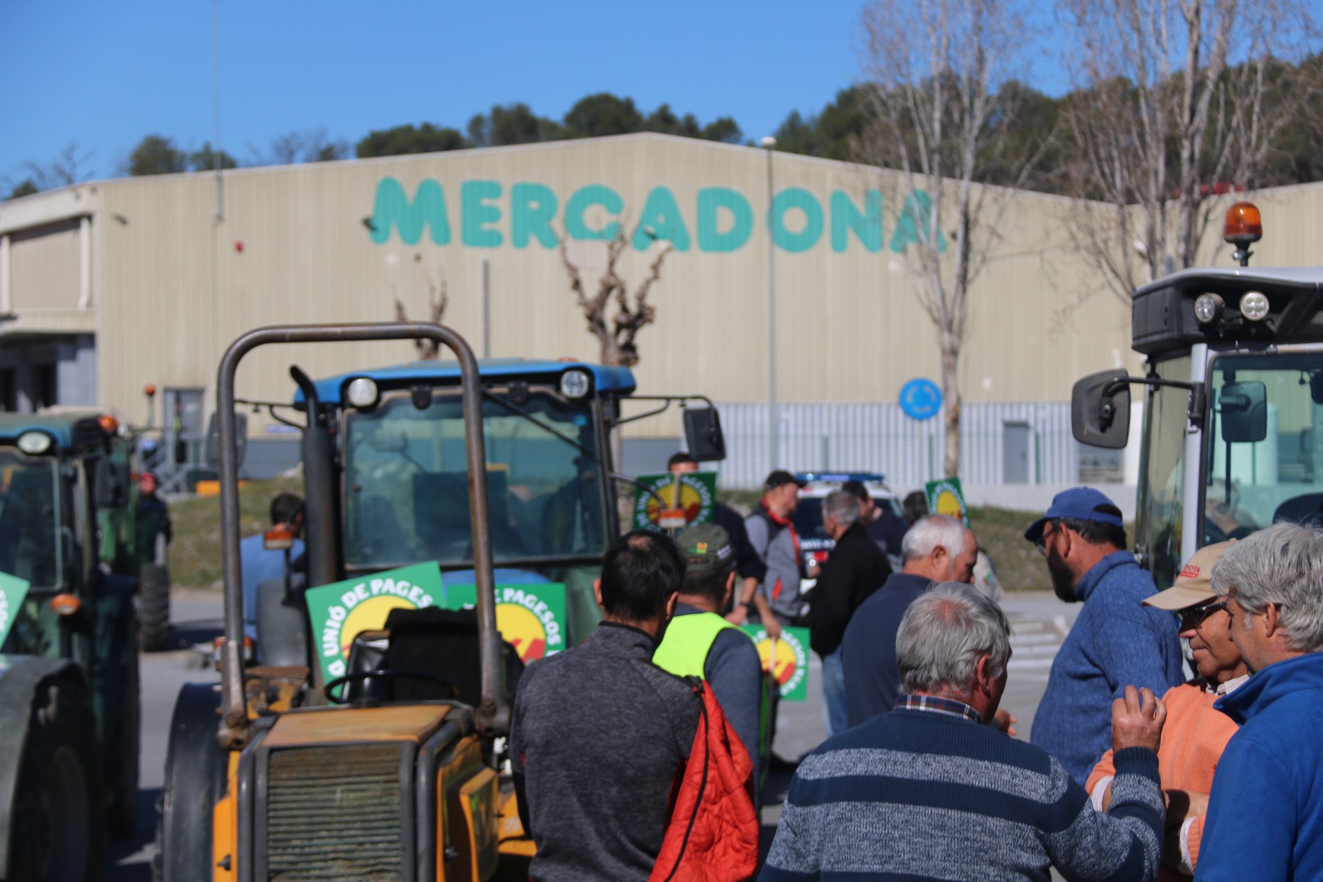 Els pagesos bloquegen el centre logístic de Mercadona Els pagesos bloquegen el centre logístic de Mercadona