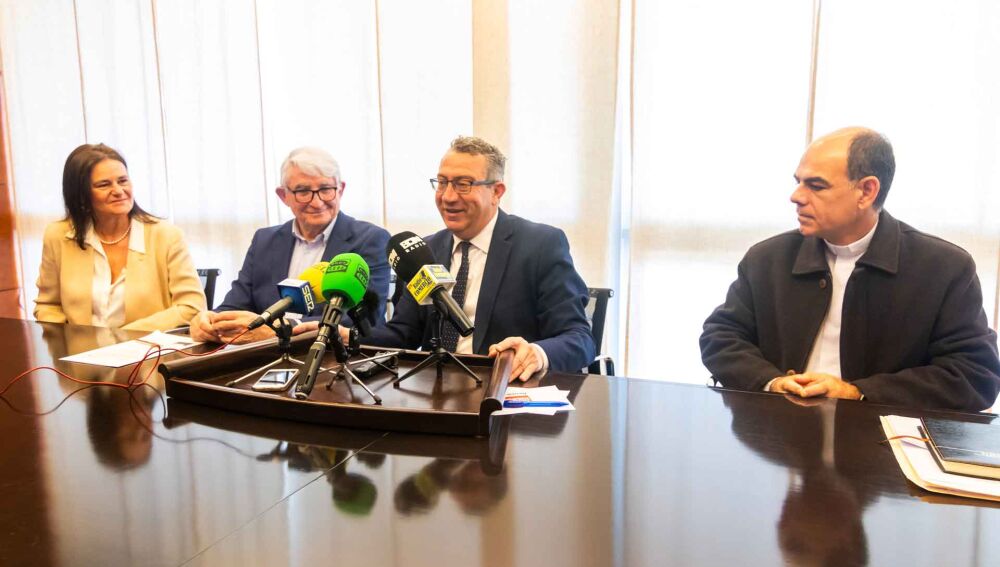 presentación del proyecto de los rotarios en la Alcaldía de Benidorm