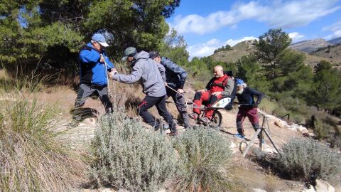 Voluntarios del grupo Cuentamontes 