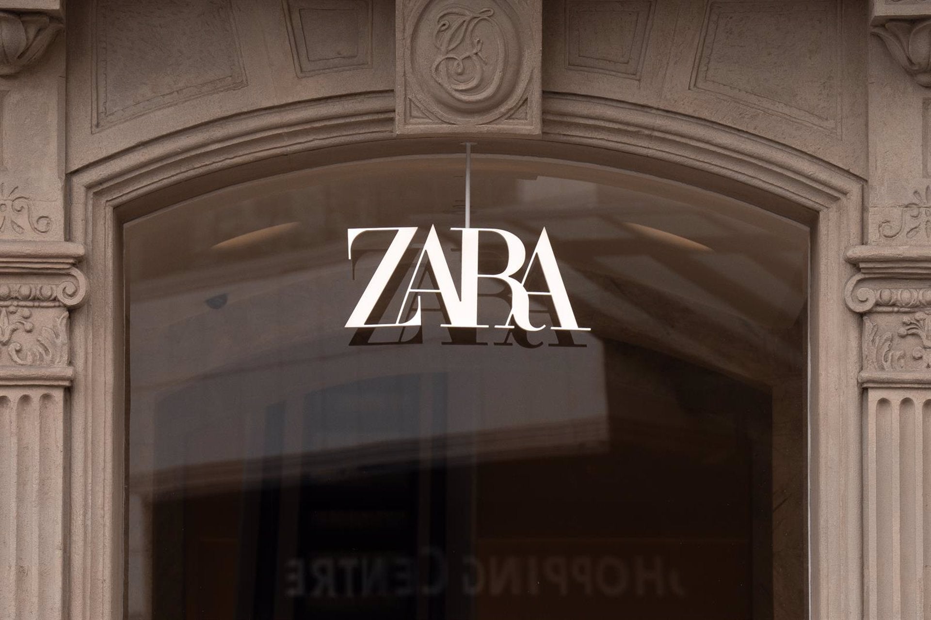 Inditex superó los 5.000 millones en beneficio en 2023, un 30% más que en el año anterior Inditex superó los 5.000 millones en beneficio en 2023, un 30% más que en el año anterior