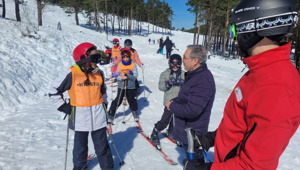 A Deputación de Ourense relanza o programa EsquiOU 2026