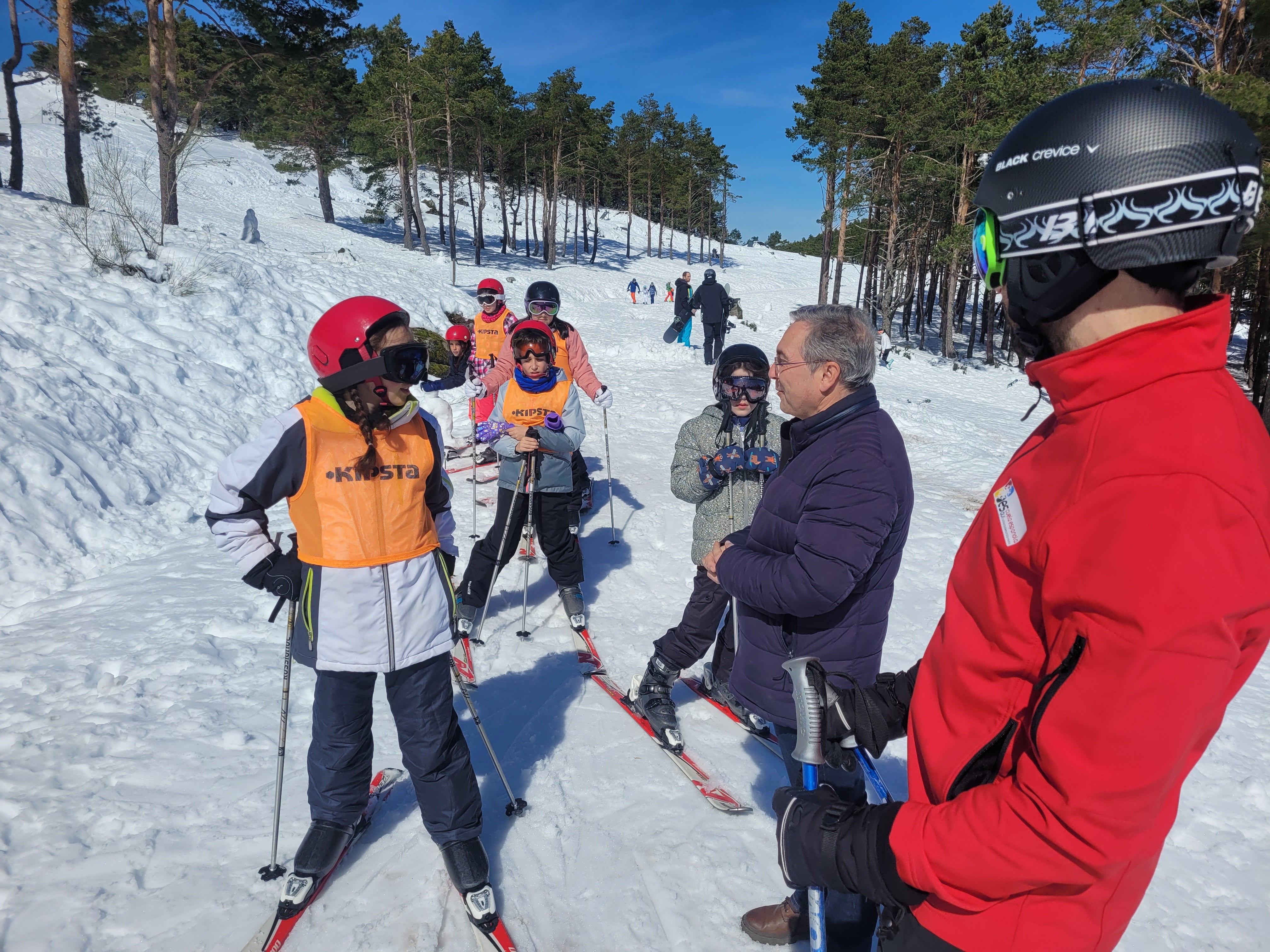 A Deputación de Ourense relanza o programa EsquiOU 2026 A Deputación de Ourense relanza o programa EsquiOU 2026