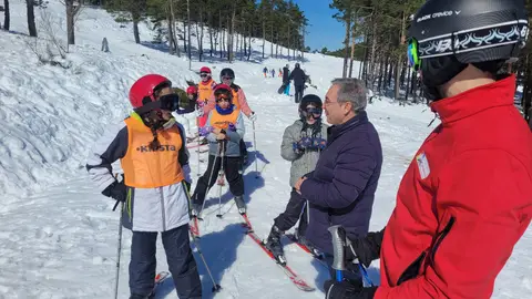 A Deputación de Ourense relanza o programa EsquiOU 2026 A Deputación de Ourense relanza o programa EsquiOU 2026