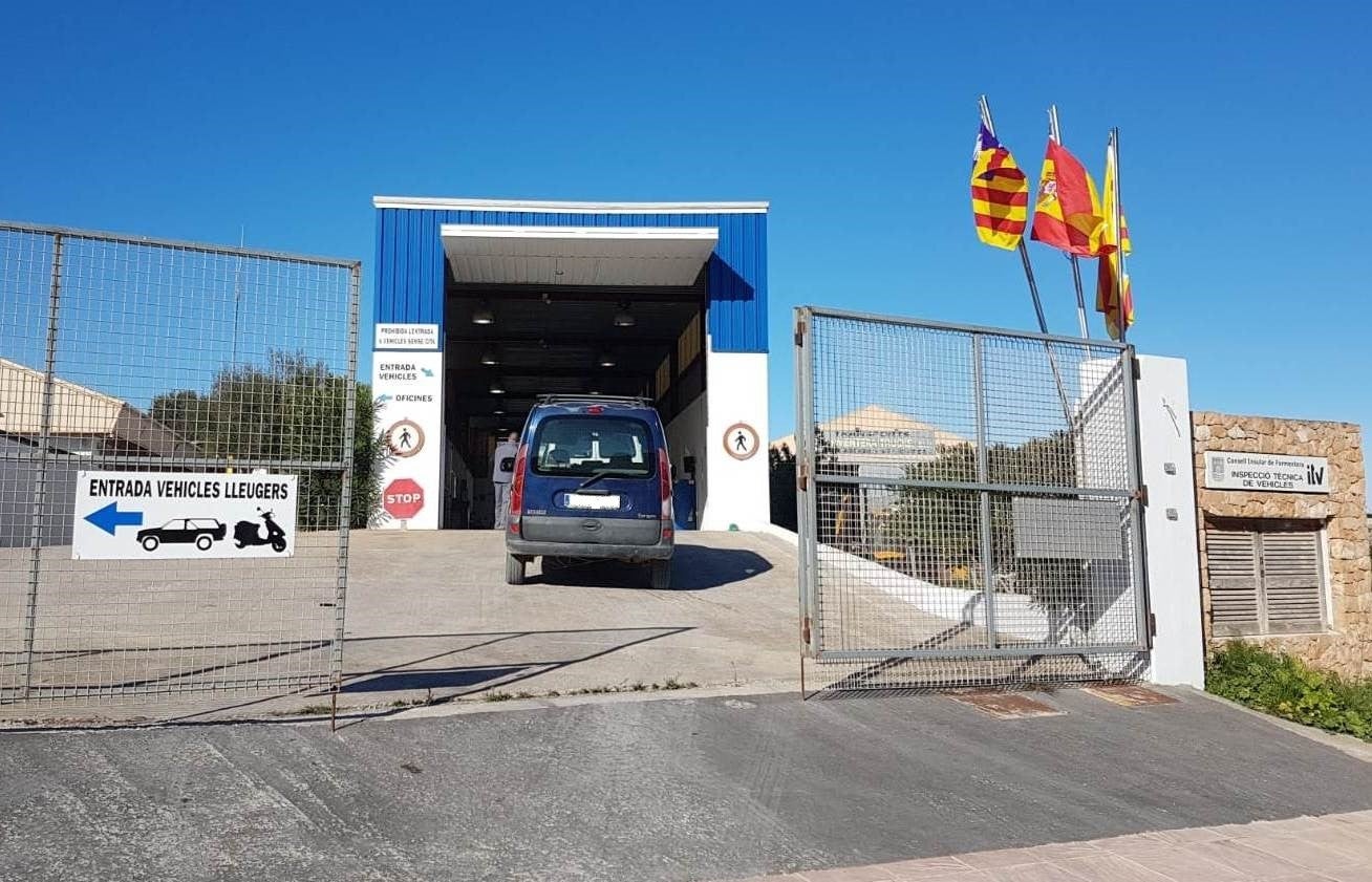 Formentera al Día se centra en el transporte y la movilidad con la ampliación del horario de la ITV o las renovaciones automáticas para la zona azul Formentera al Día se centra en el transporte y la movilidad con la ampliación del horario de la ITV o las renovaciones automáticas para la zona azul