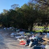 Suciedad acumulada en el Pont de l'Estret