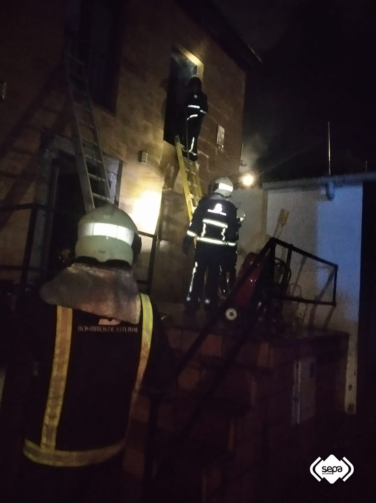 Extinguido un fuego urbano en Villaviciosa Extinguido un fuego urbano en Villaviciosa