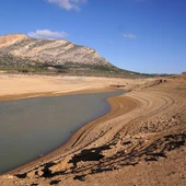Restos del pueblo de Peñarrubia (Málaga), al descubierto por la sequía Restos del pueblo de Peñarrubia (Málaga), al descubierto por la sequía
