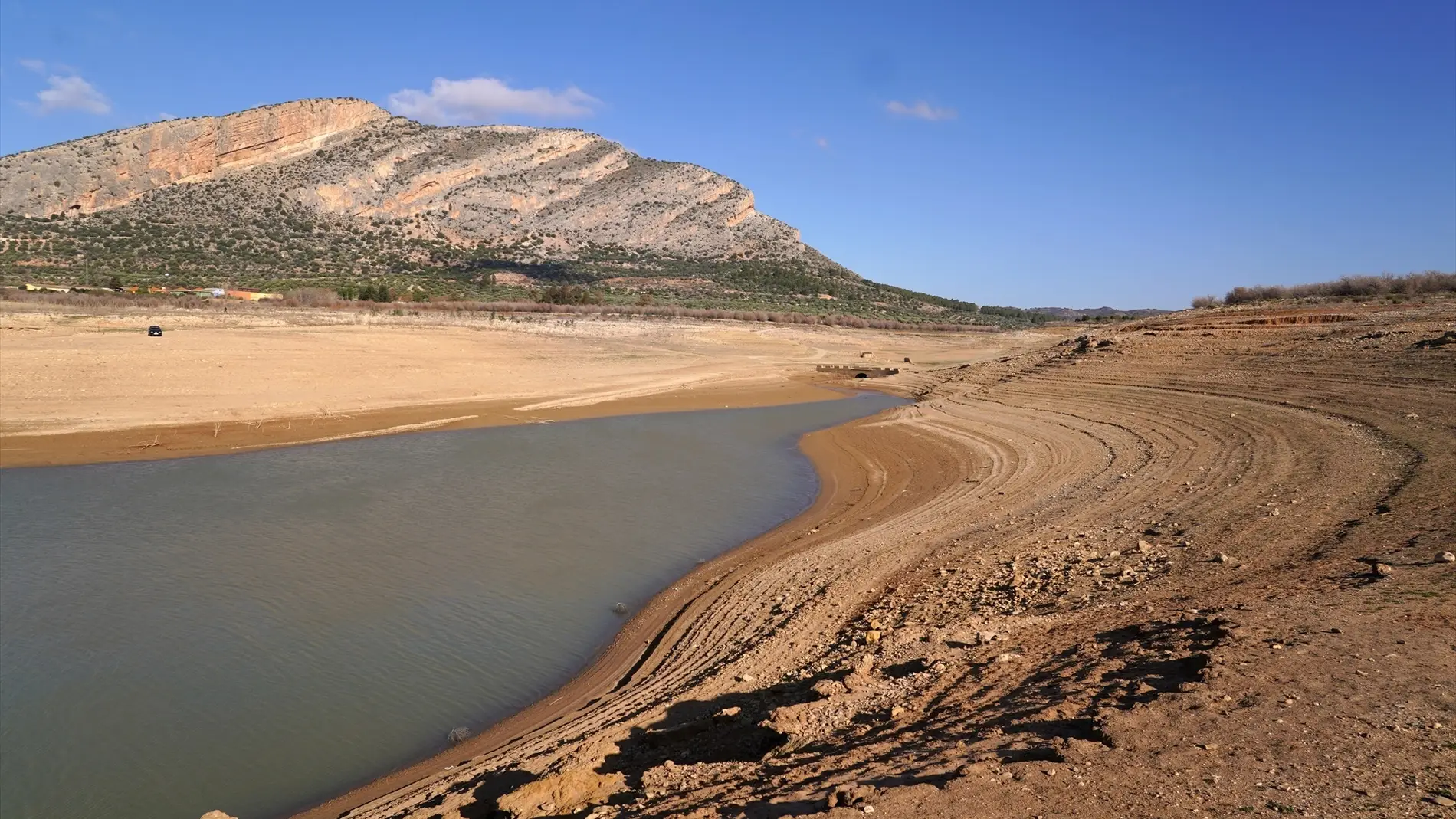 Restos del pueblo de Peñarrubia (Málaga), al descubierto por la sequía 