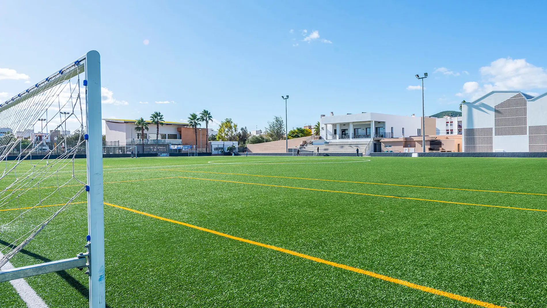 Un árbitro de 16 años suspende un partido de fútbol en Ibiza tras ser insultado gravemente y tras una trifulca entre aficionados de los dos equipos