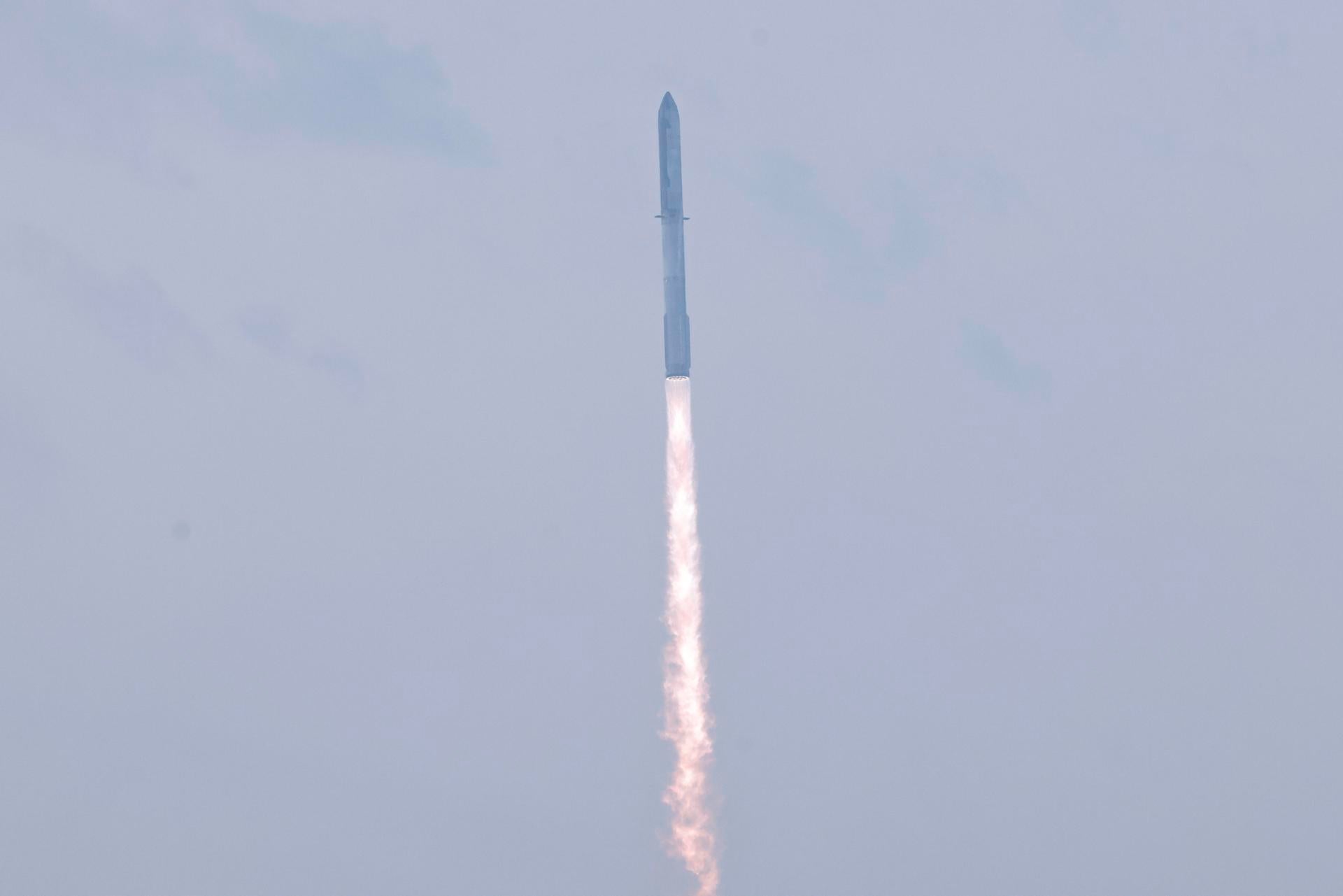 El cohete Starship de SpaceX vuela con éxito y se acaba "perdiendo" al regresar El cohete Starship de SpaceX vuela con éxito y se acaba "perdiendo" al regresar