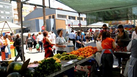 Una imagen del Mercadillo de Benal&uacute;a