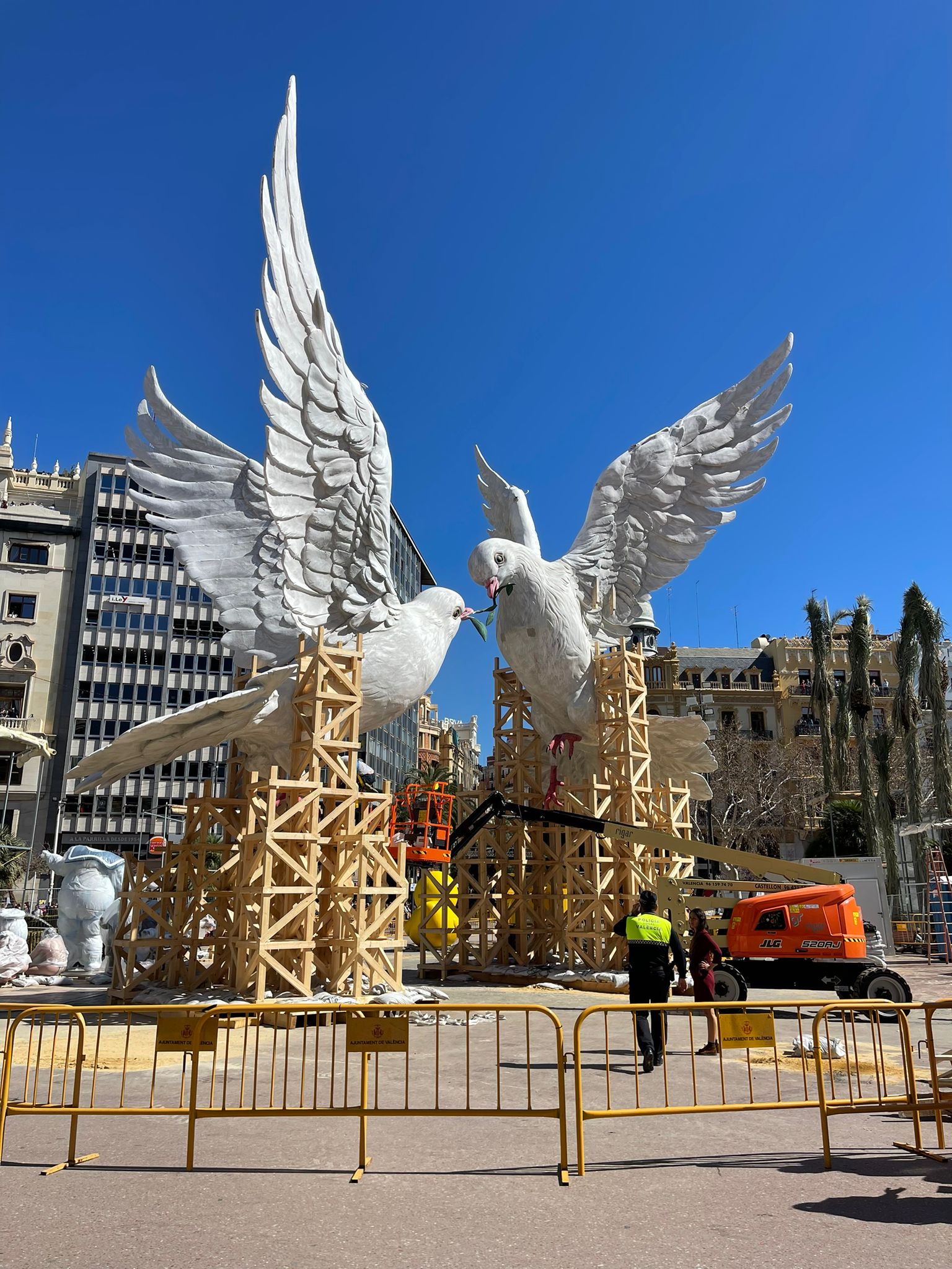 Restricciones de circulación en Fallas: quién podrá acceder al centro y a qué transportes no afecta Restricciones de circulación en Fallas: quién podrá acceder al centro y a qué transportes no afecta