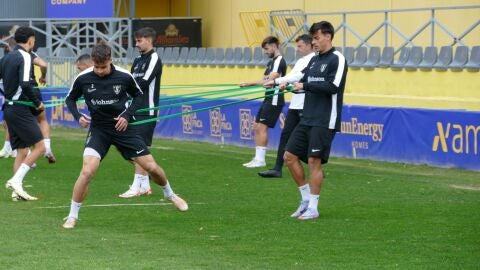 La plantilla del Orihuela en una de las sesiones de entrenamiento de esta semana en Los Arcos