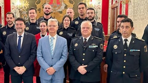 El alcalde Luis Barcala, el concejal Julio Calero y el Comisario Principal, Jos&eacute; Mar&iacute;a Conesa