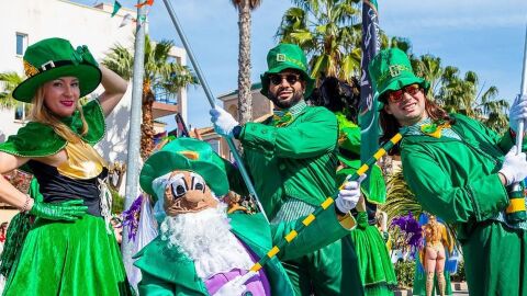 La urbanizaci&oacute;n oriolana Cabo Roig acoge este domingo el desfile de San Patricio organizado por la colonia irlandesa