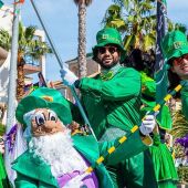 La urbanización oriolana Cabo Roig acoge este domingo el desfile de San Patricio organizado por la colonia irlandesa
