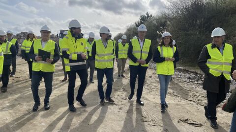 El presidente de la Xunta visita las obras del polígono de Morás