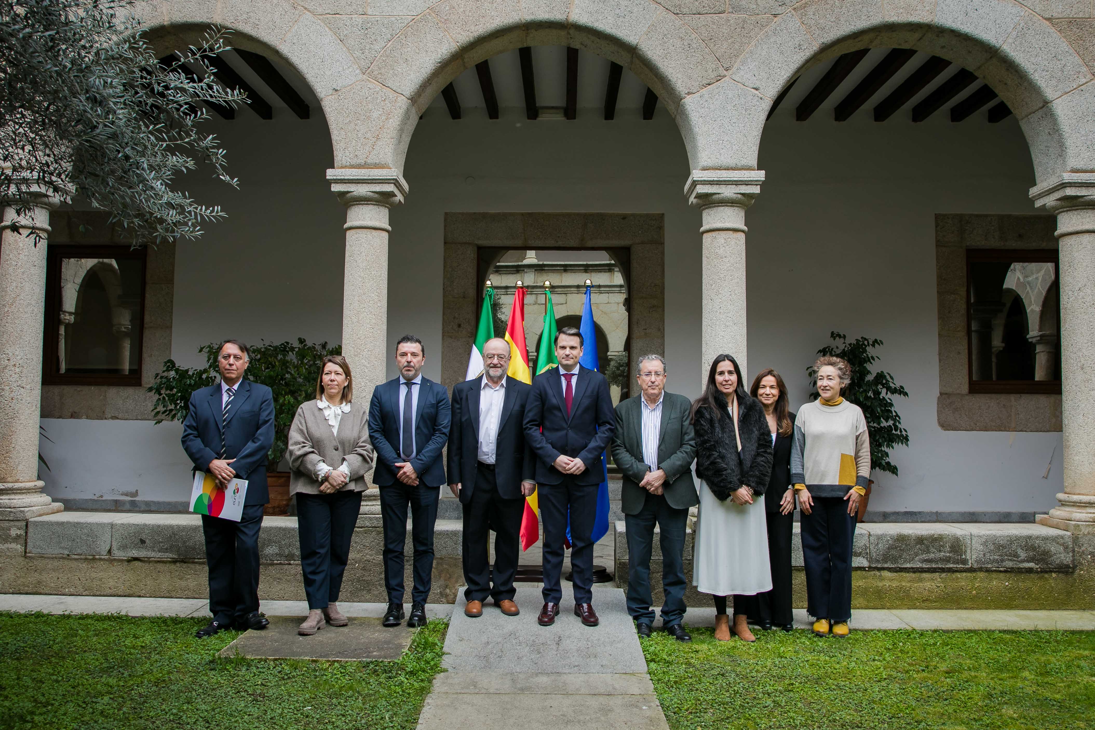 La Junta reafirma su compromiso con la cooperación transfronteriza para el desarrollo de Extremadura, Alentejo y Centro de Portugal La Junta reafirma su compromiso con la cooperación transfronteriza para el desarrollo de Extremadura, Alentejo y Centro de Portugal