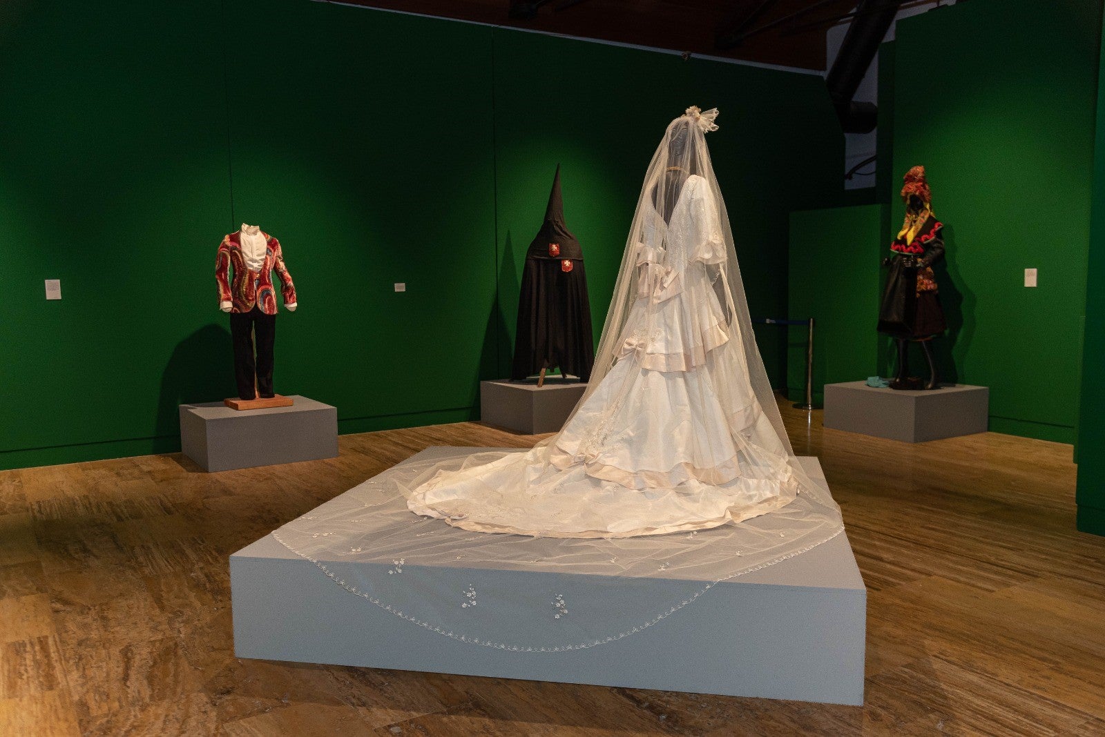 El Centro Cultural Provincial acoge ‘El traje, vestimenta y atavío’ de Ismael Peña El Centro Cultural Provincial acoge ‘El traje, vestimenta y atavío’ de Ismael Peña