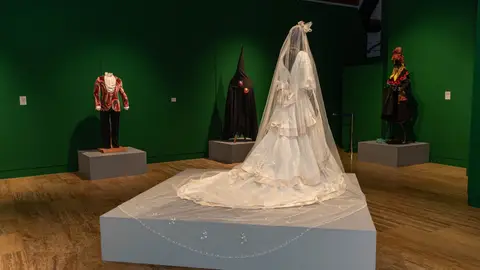El Centro Cultural Provincial acoge ‘El traje, vestimenta y atavío’ de Ismael Peña .