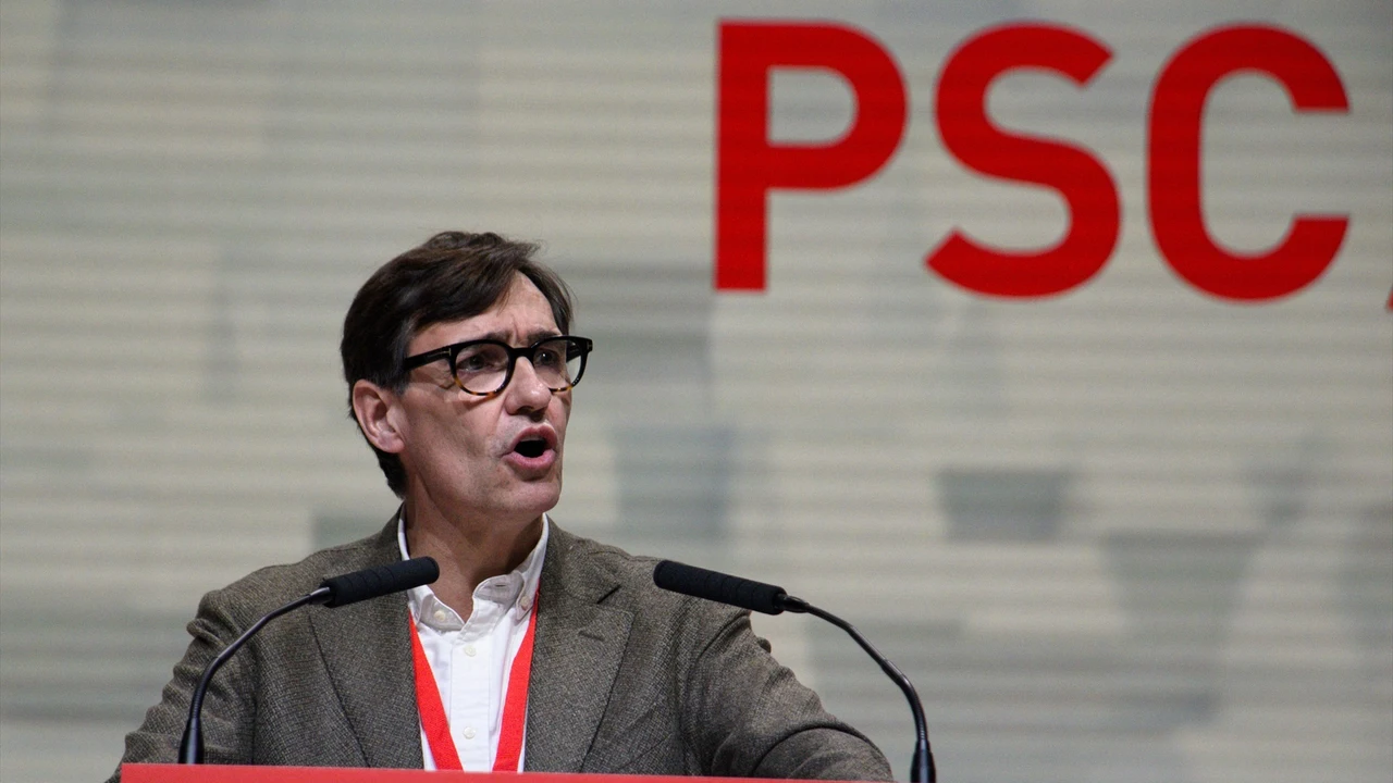 Salvador Illa durante un mitin del PSC en Barcelona