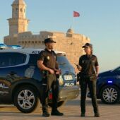 Agentes de la Policía Nacional en Ciutadella. 