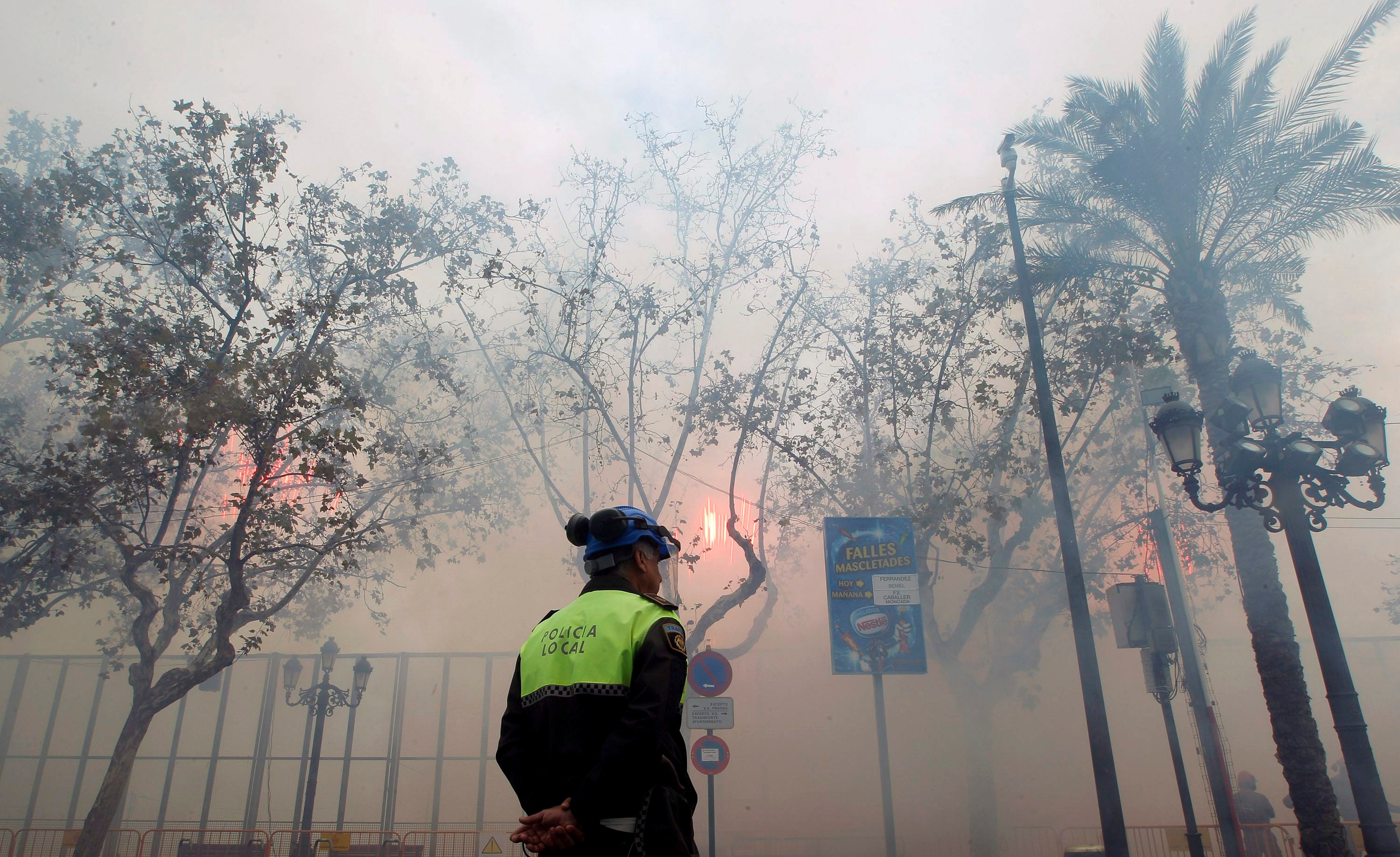 La Policía Local de València sanciona a tres verbenas e impone otras 13 denuncias por ruidos La Policía Local de València sanciona a tres verbenas e impone otras 13 denuncias por ruidos