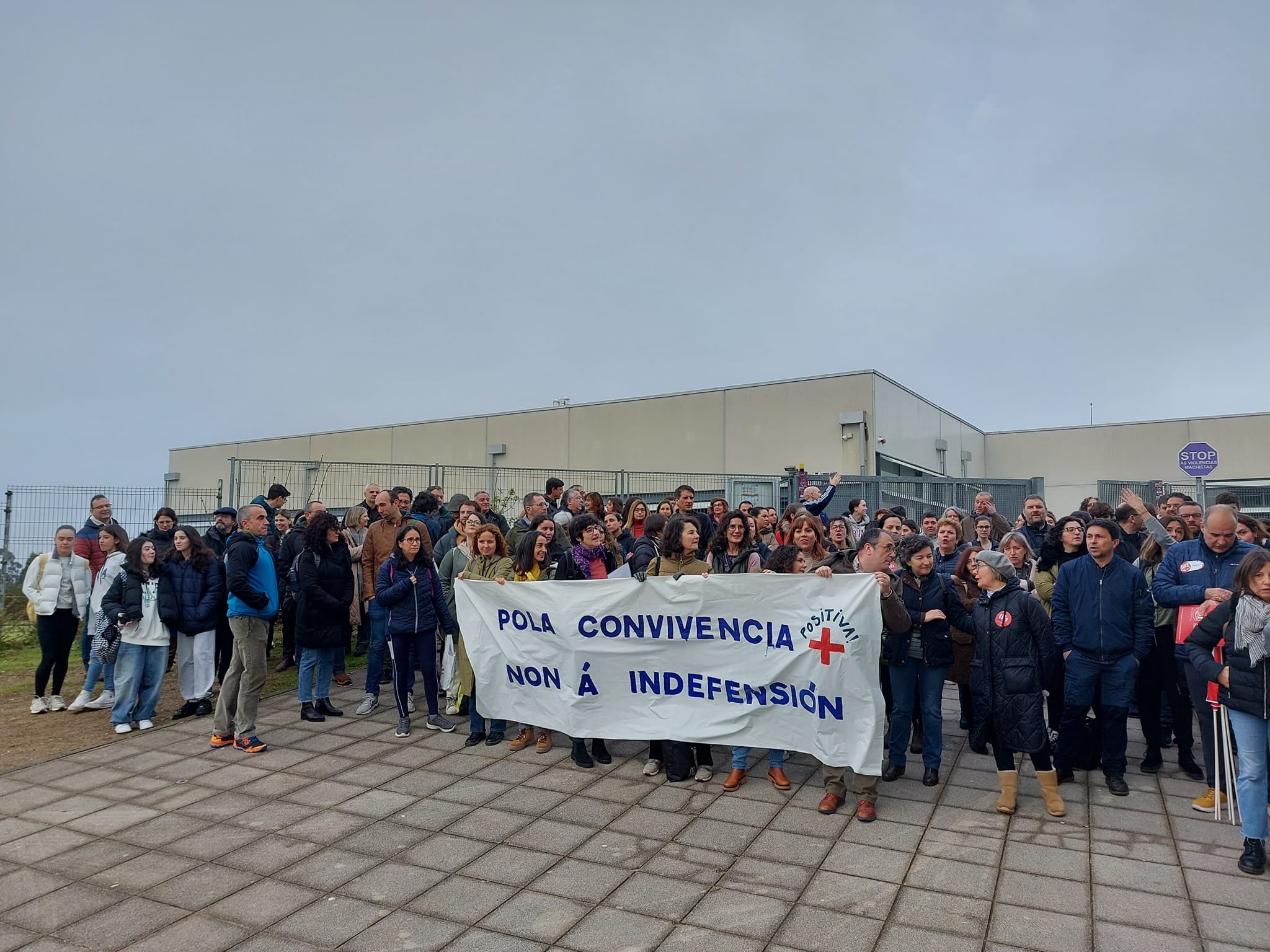 Las familias y profesorado del IES do Milladoiro (Ames) denuncian «agresiones» por parte de un grupo de alumnos Las familias y profesorado del IES do Milladoiro (Ames) denuncian «agresiones» por parte de un grupo de alumnos