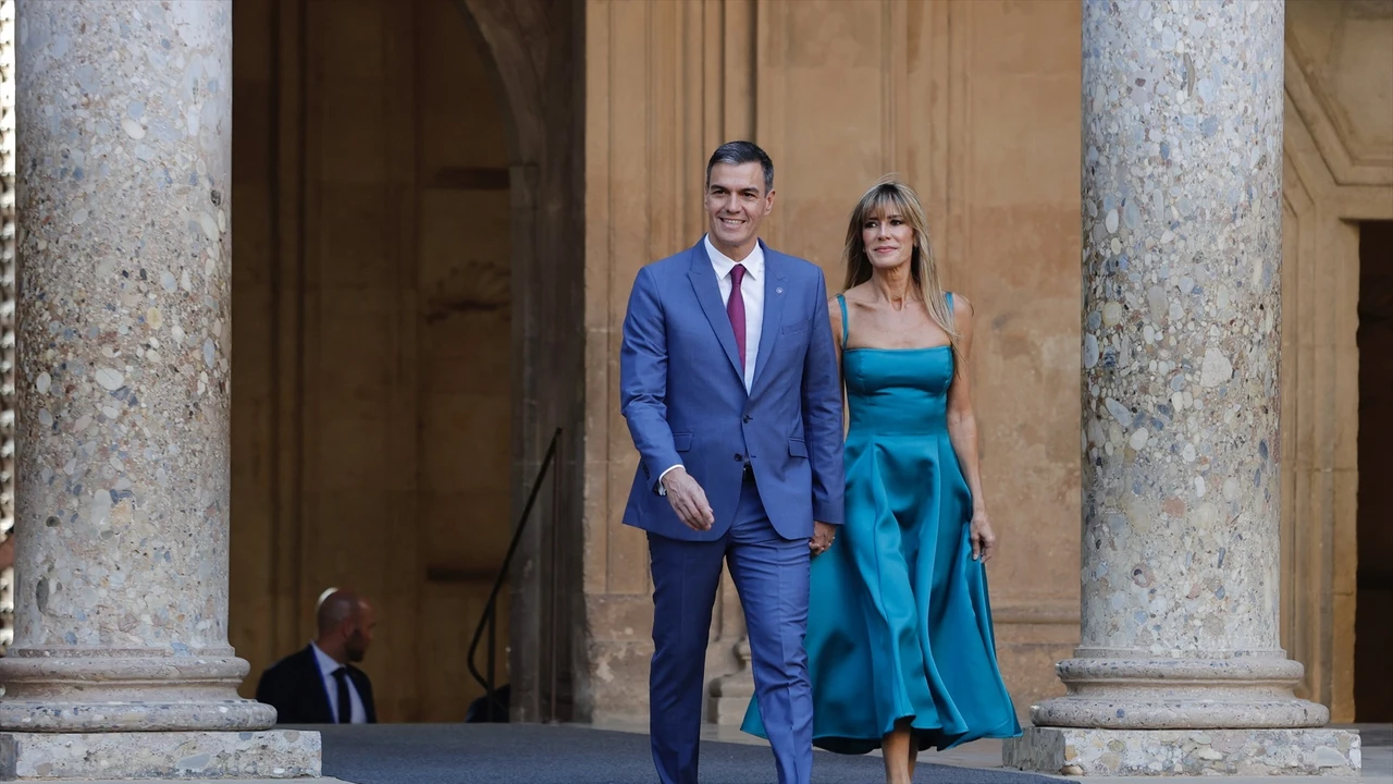 El presidente del Gobierno en funciones, Pedro Sánchez, junto a su mujer, Begoña Gómez