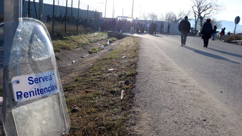 Els funcionaris bloquegen l'acc&eacute;s a la pres&oacute; de Quatre Camins (Roca del Vall&egrave;s)