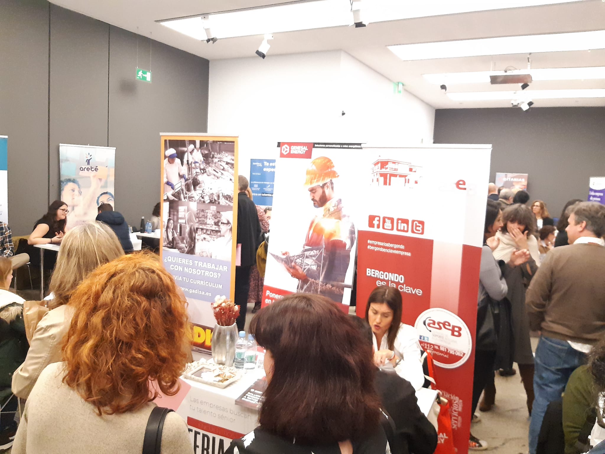 La Cámara de Comercio de A Coruña organiza la primera feria para parados de más de 45 años La Cámara de Comercio de A Coruña organiza la primera feria para parados de más de 45 años