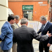 El alcalde José Luis Sanz junto al delegado de urbanismo y técnicos de Emasesa supervisan el proyecto El alcalde José Luis Sanz junto al delegado de urbanismo y técnicos de Emasesa supervisan el proyecto
