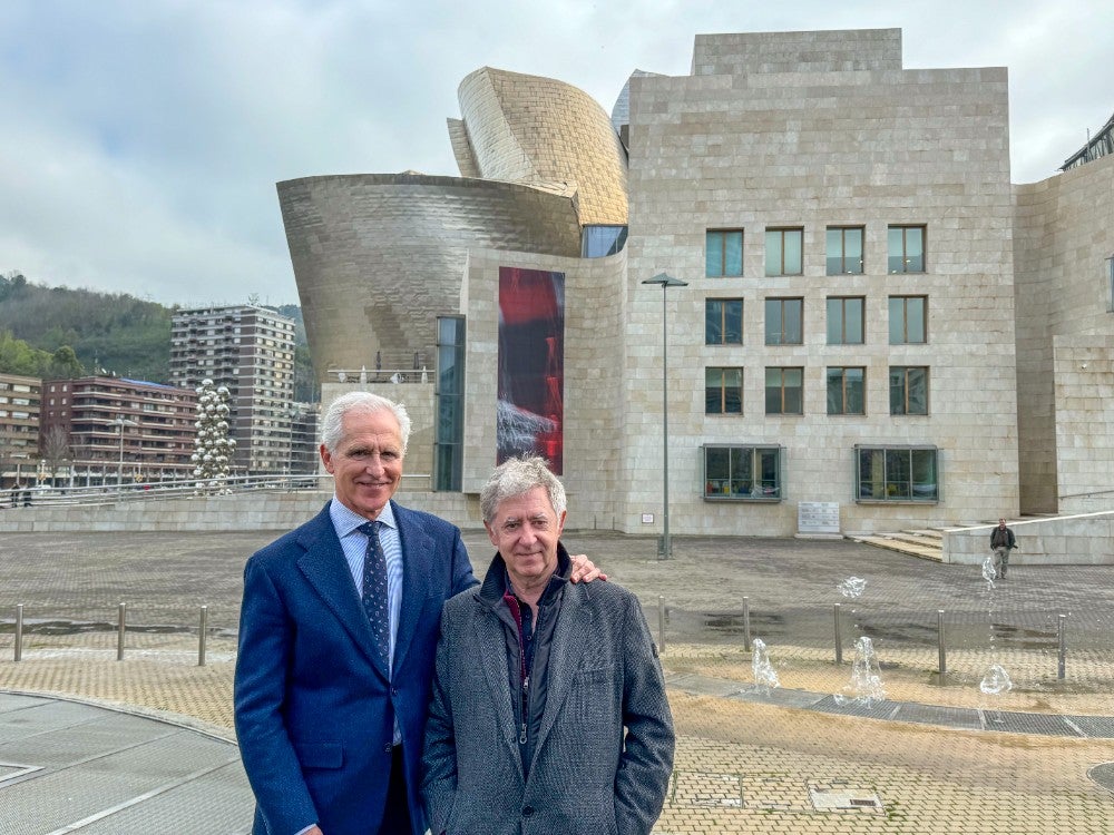 El Museo Guggenheim anima al Athletic Club con una instalación artística en su fachada El Museo Guggenheim anima al Athletic Club con una instalación artística en su fachada