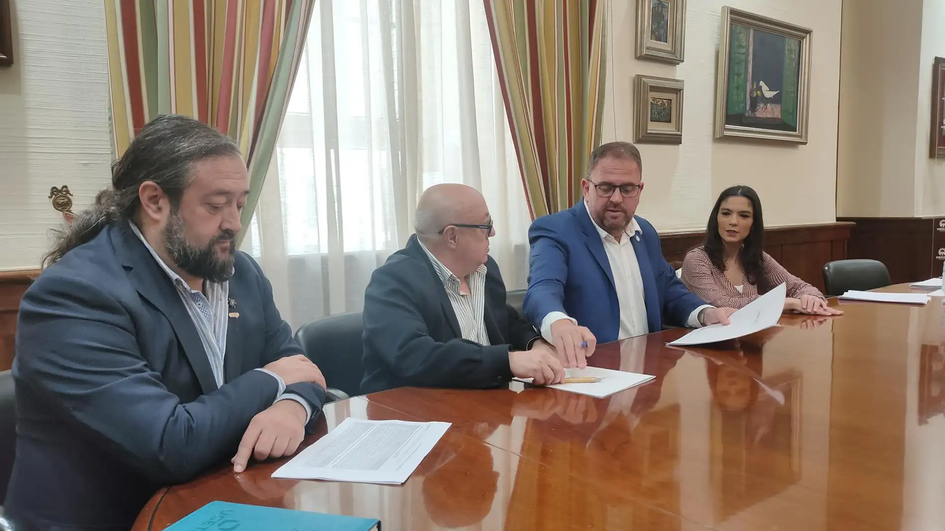 José Antonio López, Miguel Ángel Herrera, Antonio Rodríguez Osuna y Pilar Amor, en la firma del convenio entre el Ayuntamiento de Mérida y Uceta
