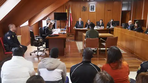 Los acusados durante un juicio por una violación grupal en Santander en 2022 Los acusados durante un juicio por una violación grupal en Santander en 2022