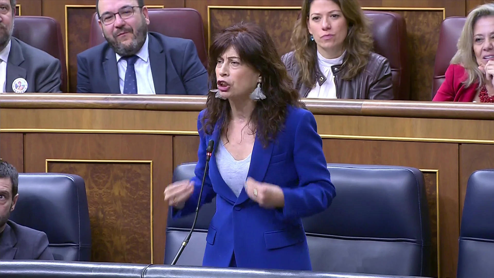 El tenso momento en el que Ana Redondo estalla contra el PP en el Congreso: "¡Vergüenza! Machismo y negacionismo" El tenso momento en el que Ana Redondo estalla contra el PP en el Congreso: "¡Vergüenza! Machismo y negacionismo"