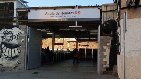 Entrada provisional a la estaci&oacute;n central de tren de Alcal&aacute; de Henares
