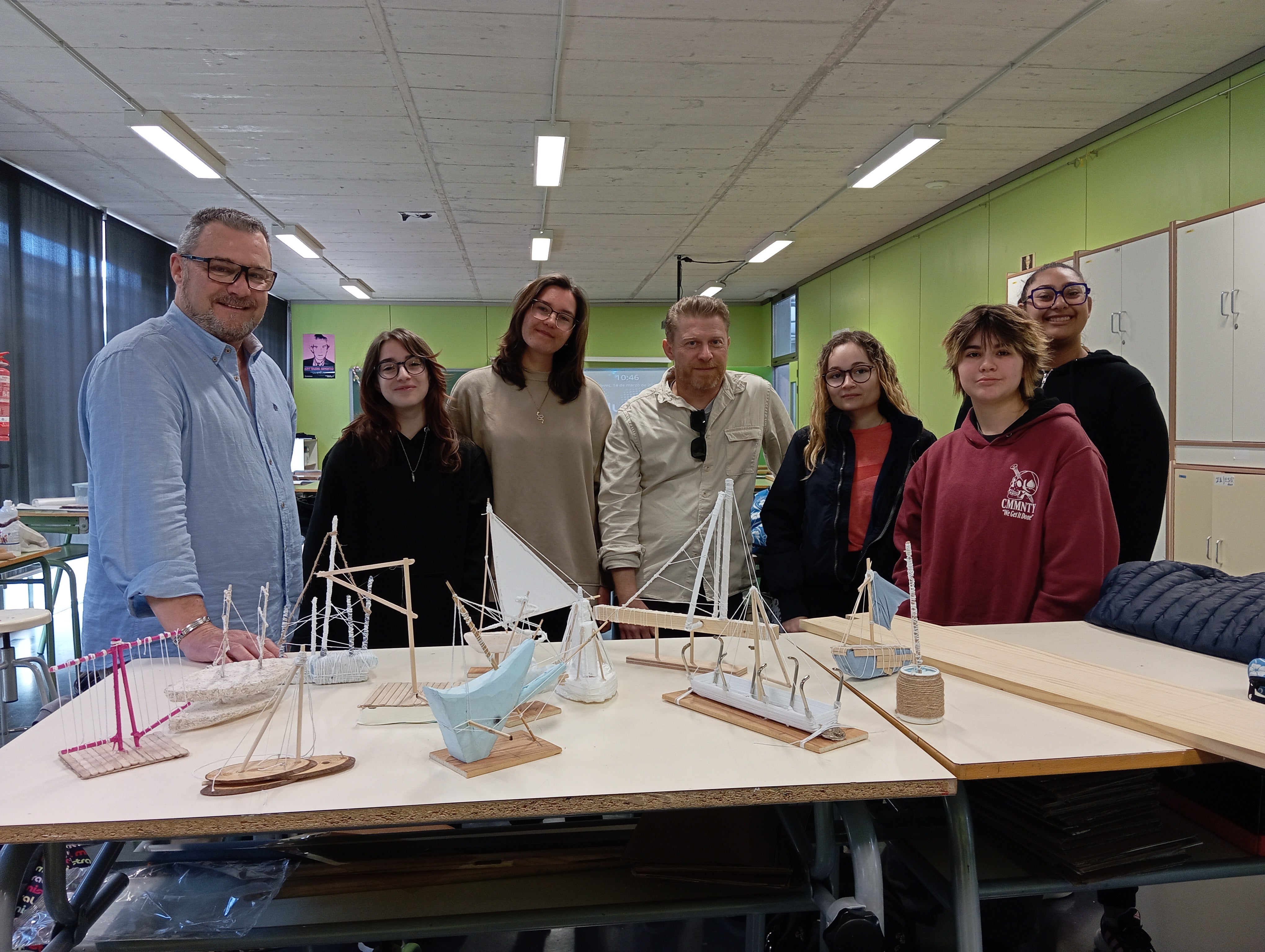 Alumnos del IES Mediterráneo presentan sus propuestas creativas en el segundo proyecto de arte salinero Alumnos del IES Mediterráneo presentan sus propuestas creativas en el segundo proyecto de arte salinero