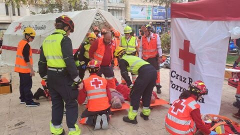 Más de 100 efectivos protagonizan en Torrevieja un gran simulacro por emergencia sísmica