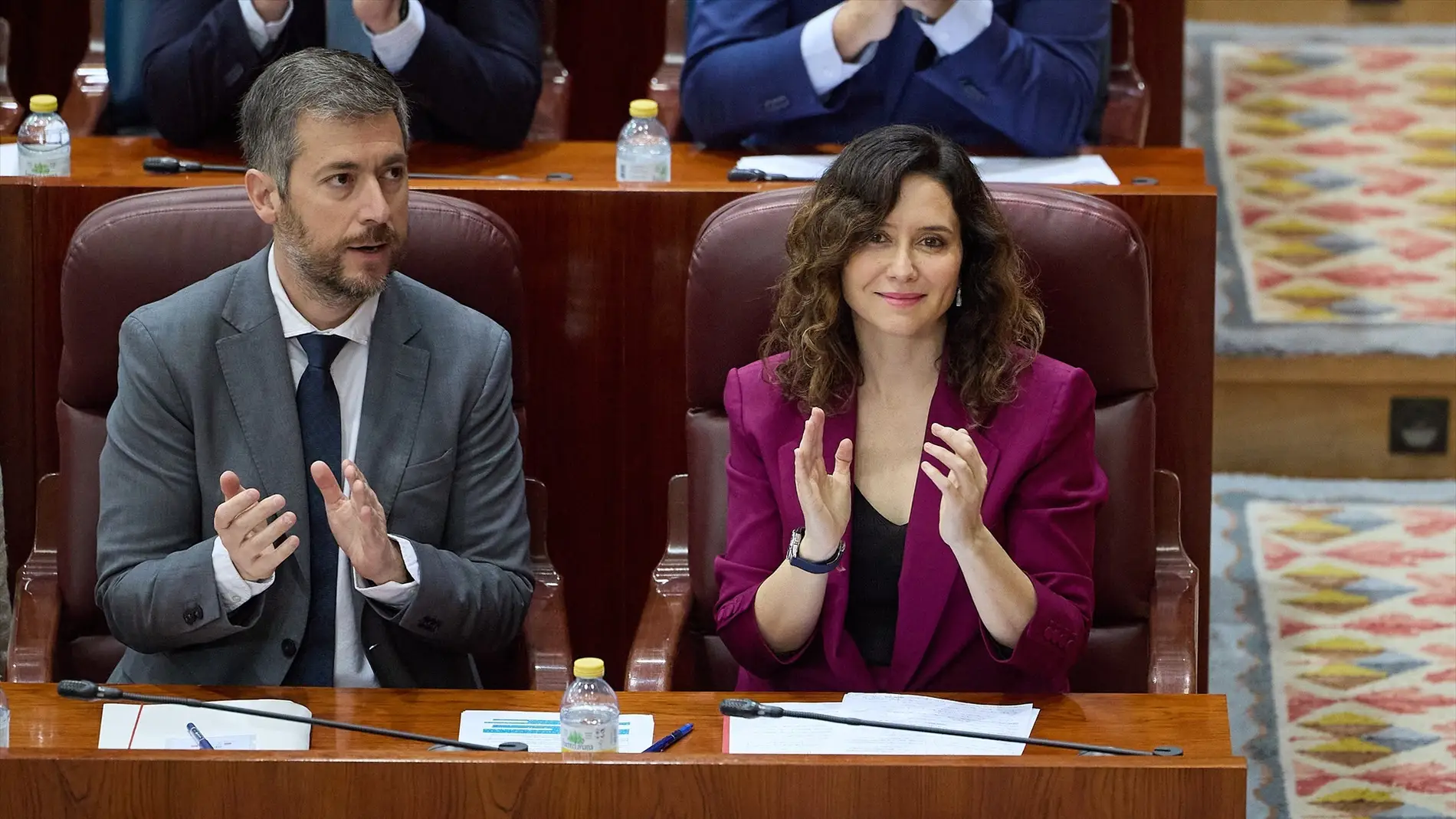 Isabel Díaz Ayuso, en el pleno de Madrid junto a Miguel Ángel García, consejero de Presidencia.