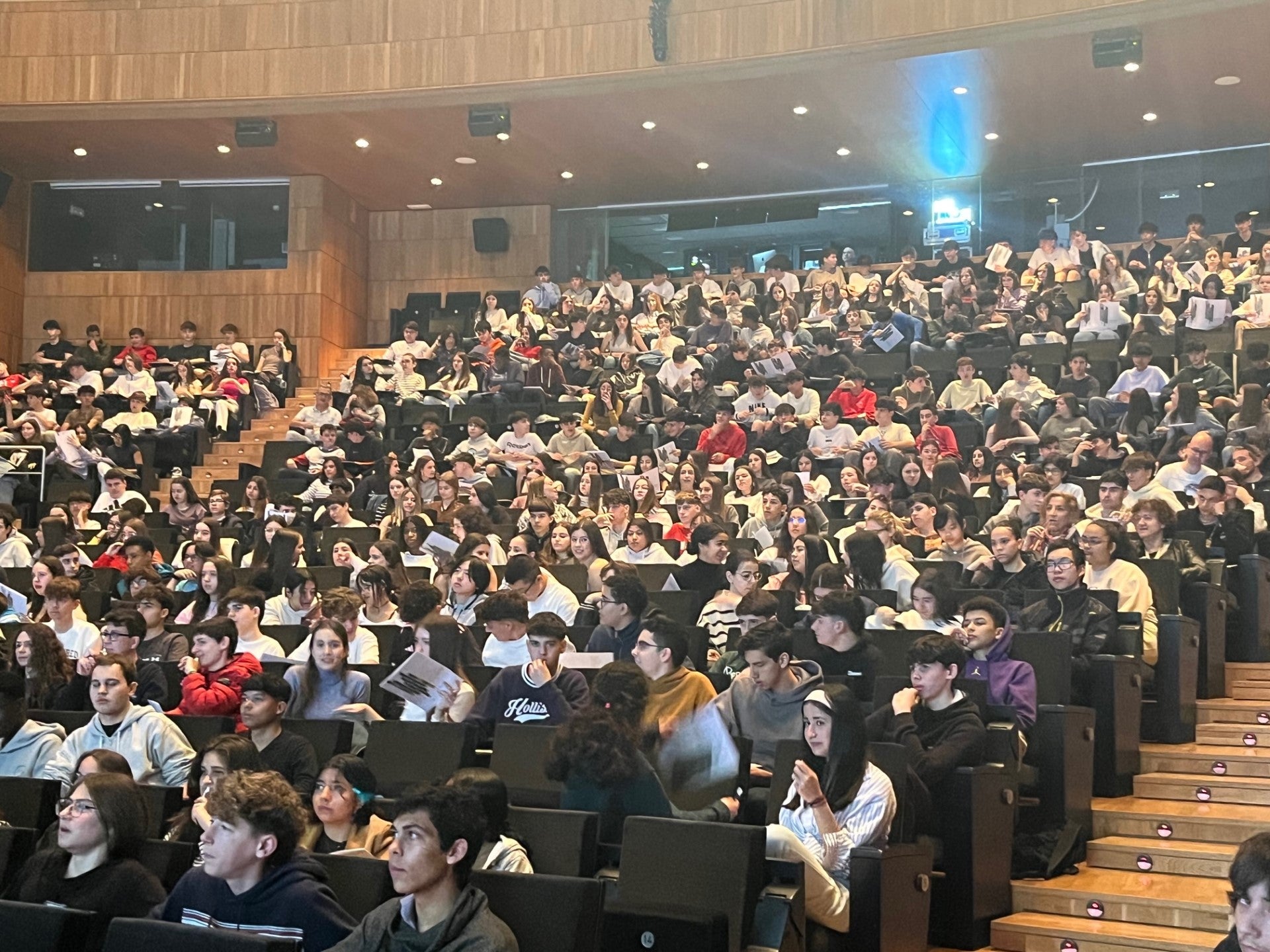 Alumnos de 4º de la ESO de la Hoya reciben orientación para su futuro Alumnos de 4º de la ESO de la Hoya reciben orientación para su futuro