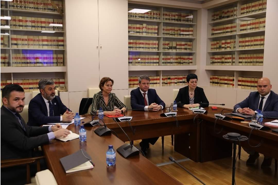 Nuevo fiasco. El Ministerio va a "sustituir" el proyecto actual Nuevo fiasco. El Ministerio va a "sustituir" el proyecto actual