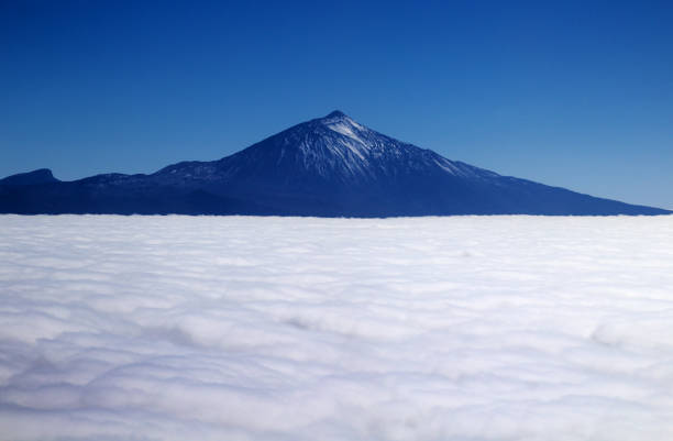 Tenerife registra un "anómalo" enjambre sísmico bajo el Teide Tenerife registra un "anómalo" enjambre sísmico bajo el Teide