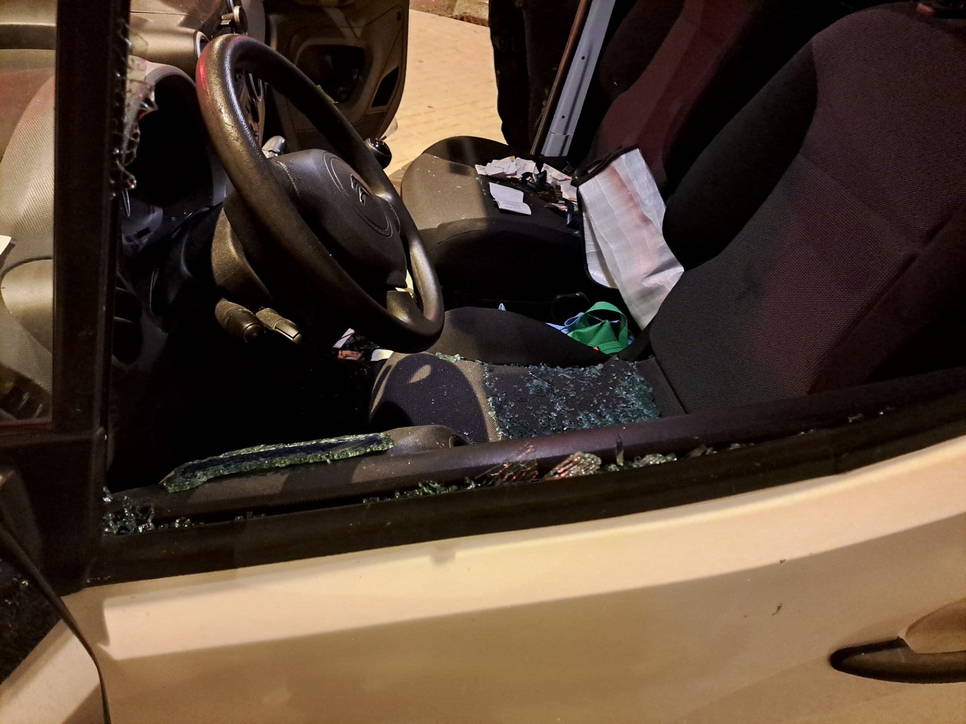 Detenido en Elche por robar en una furgoneta tras fracturar una de sus ventanillas Detenido en Elche por robar en una furgoneta tras fracturar una de sus ventanillas