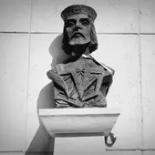 Escultura de Juan del Enzina en León Escultura de Juan del Enzina en León
