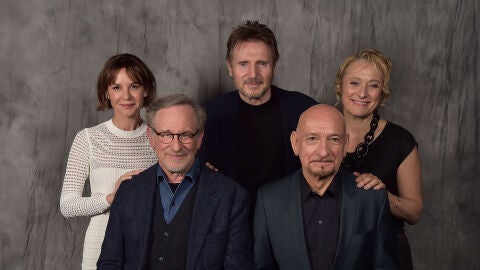 Embeth Davidtz, Steven Spielberg, Liam Neeson, Sir Ben Kingsley y Caroline Goodall asisten a la reuni&oacute;n del elenco del 25 aniversario de "La lista de Schindler" - Festival de Cine de Tribeca 2018