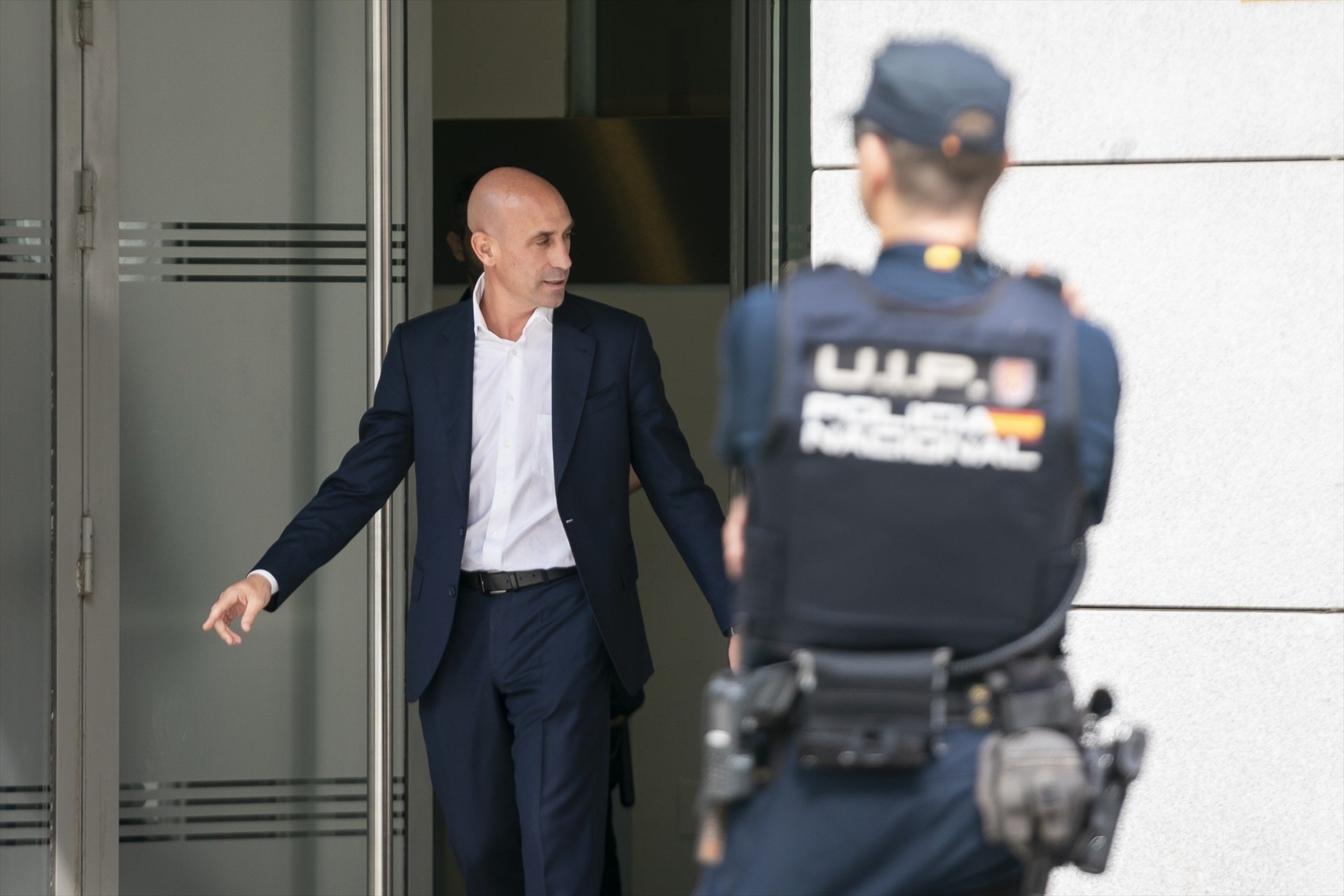 La juez acusa a Rubiales de lucrarse a través de la empresa que reformó La Cartuja La juez acusa a Rubiales de lucrarse a través de la empresa que reformó La Cartuja