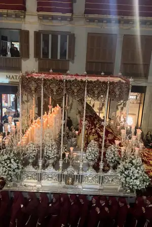 María de la O a su paso por C/Larios María de la O a su paso por C/Larios