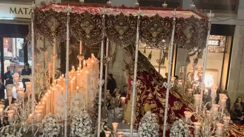 María de la O a su paso por C/Larios María de la O a su paso por C/Larios