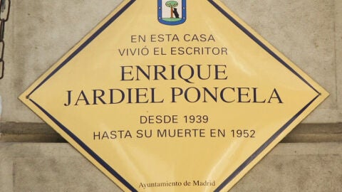 Placa de Enrique Jardiel Poncela